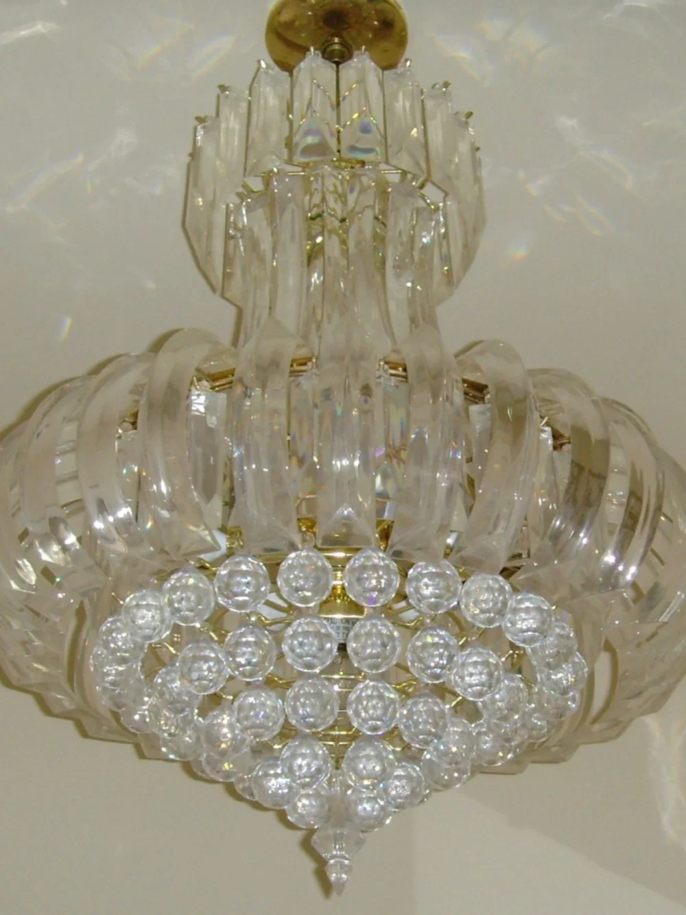 Vintage Mid-Century Modern Lucite and Polished Brass Chandelier